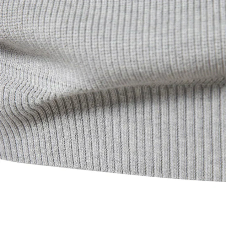 Dzianinowy sweter zapinany na zamek