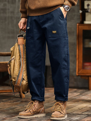 Spodnie w stylu użytkowym, inspirowane modą vintage.