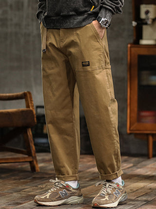 Spodnie w stylu użytkowym, inspirowane modą vintage.