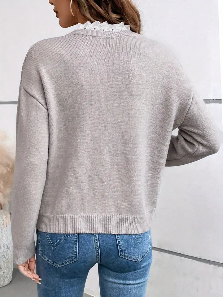 Nadia | Szykowny dzianinowy weter z eleganckimi koronkami kołnierzem